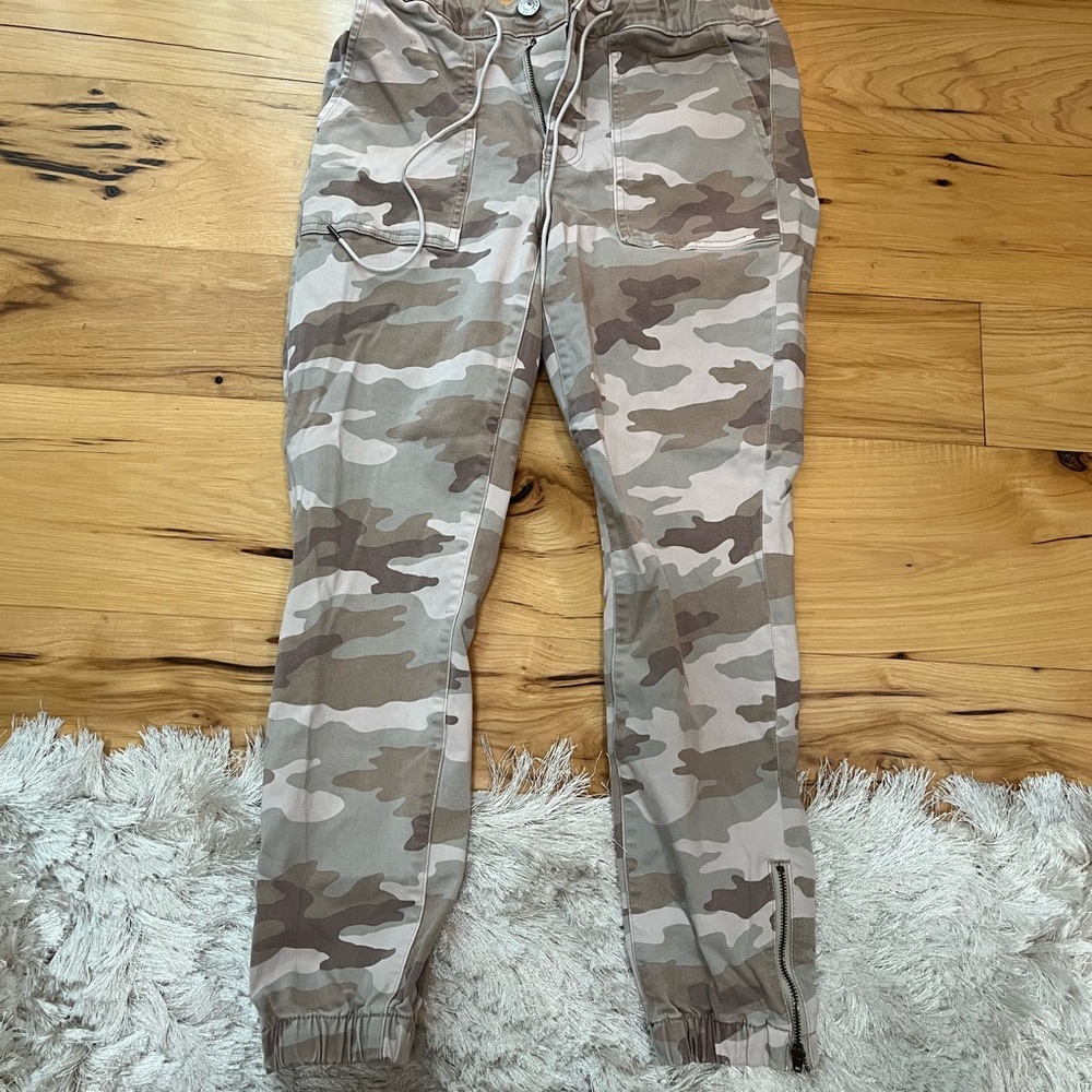 American Eagle Camouflage Jogger Pants